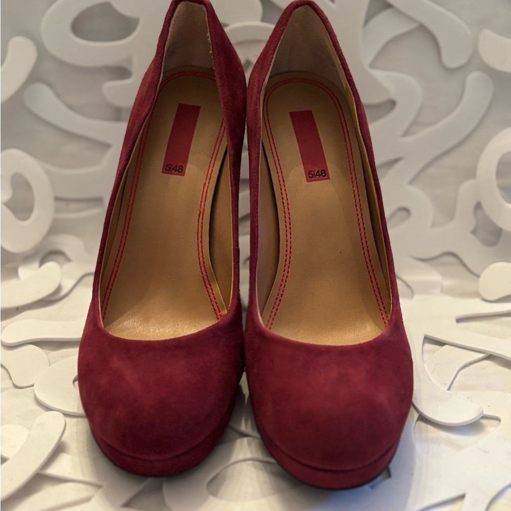Miu Miu Elegant Red Suede Women's Pumps